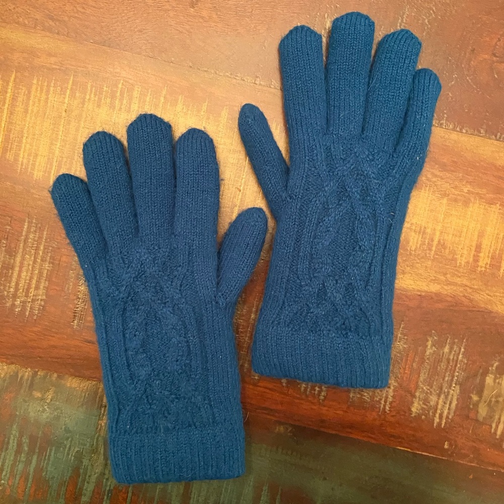 UO plush gloves